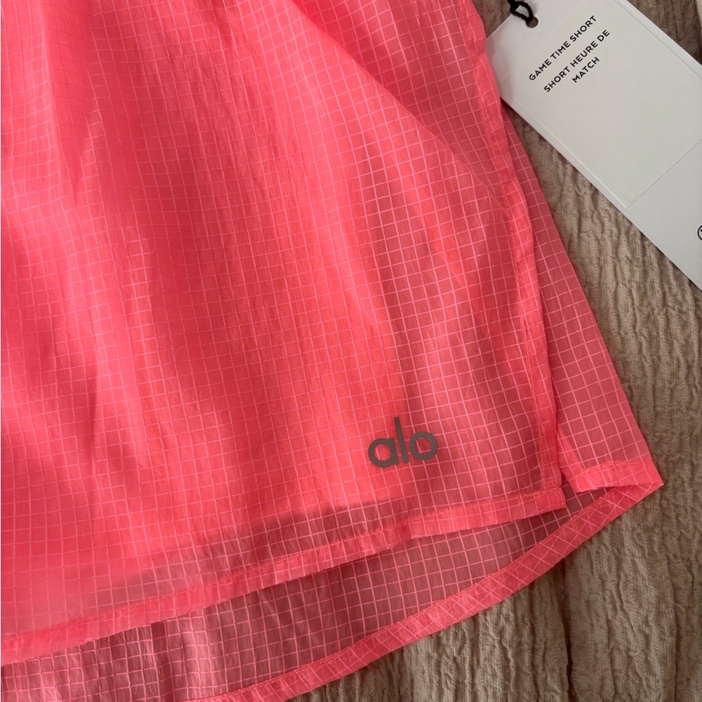 NWT ALO Yoga Neon Bubblegum Game Time Shorts - Picture 7 of 9
